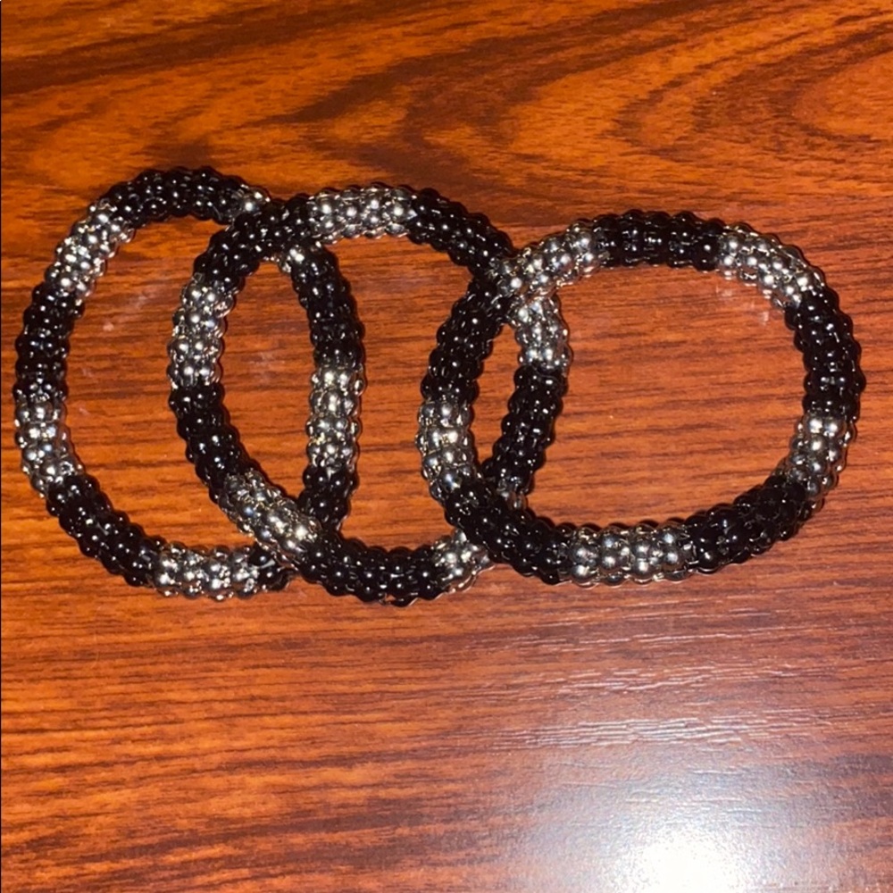 Set of three Black and Silver Bracelets!!🖤🤍